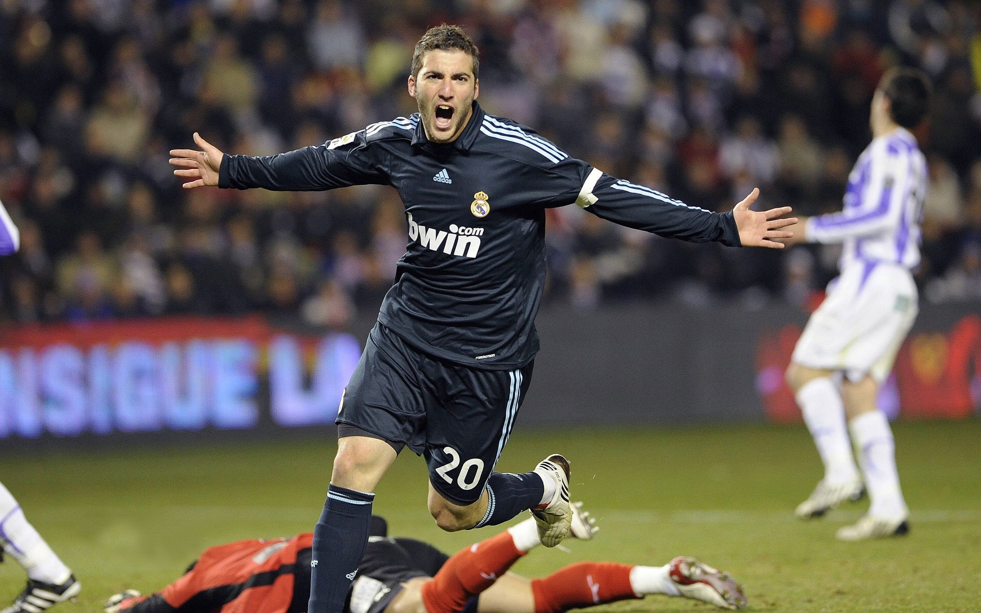 费兰·托雷斯助攻火力全开，皇马攻势如虹，费兰托雷斯转会费